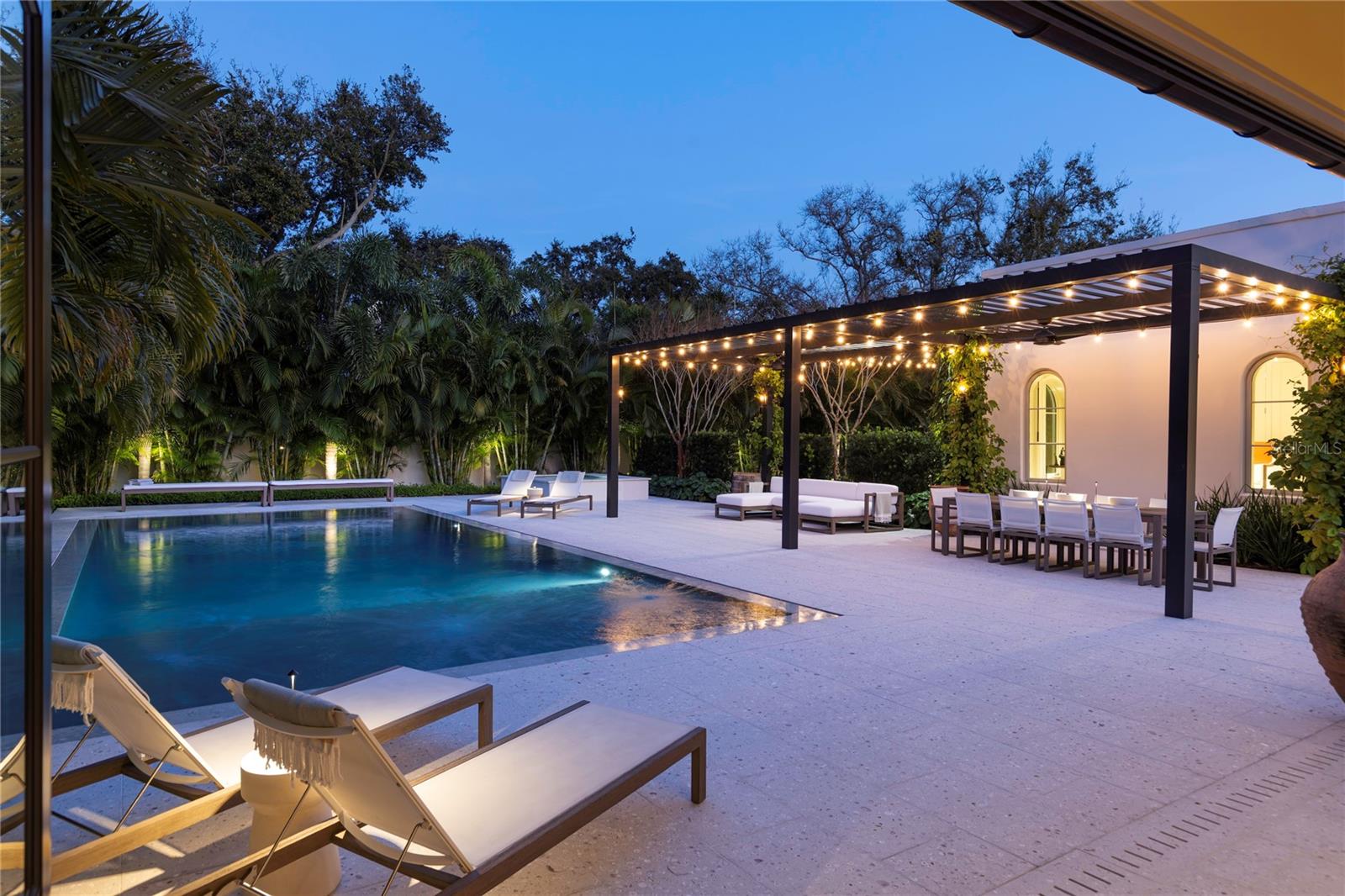 416 BRIGHTWATERS Blvd ST PETERSBURG, FL 33704