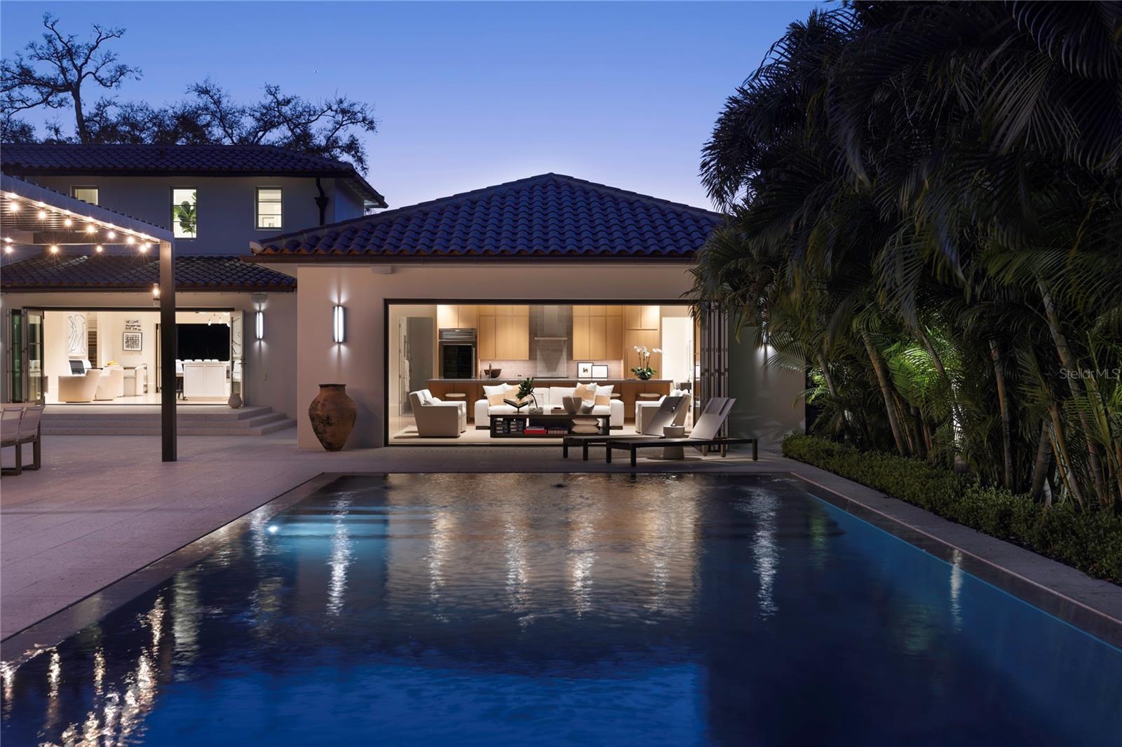 416 BRIGHTWATERS Blvd ST PETERSBURG, FL 33704