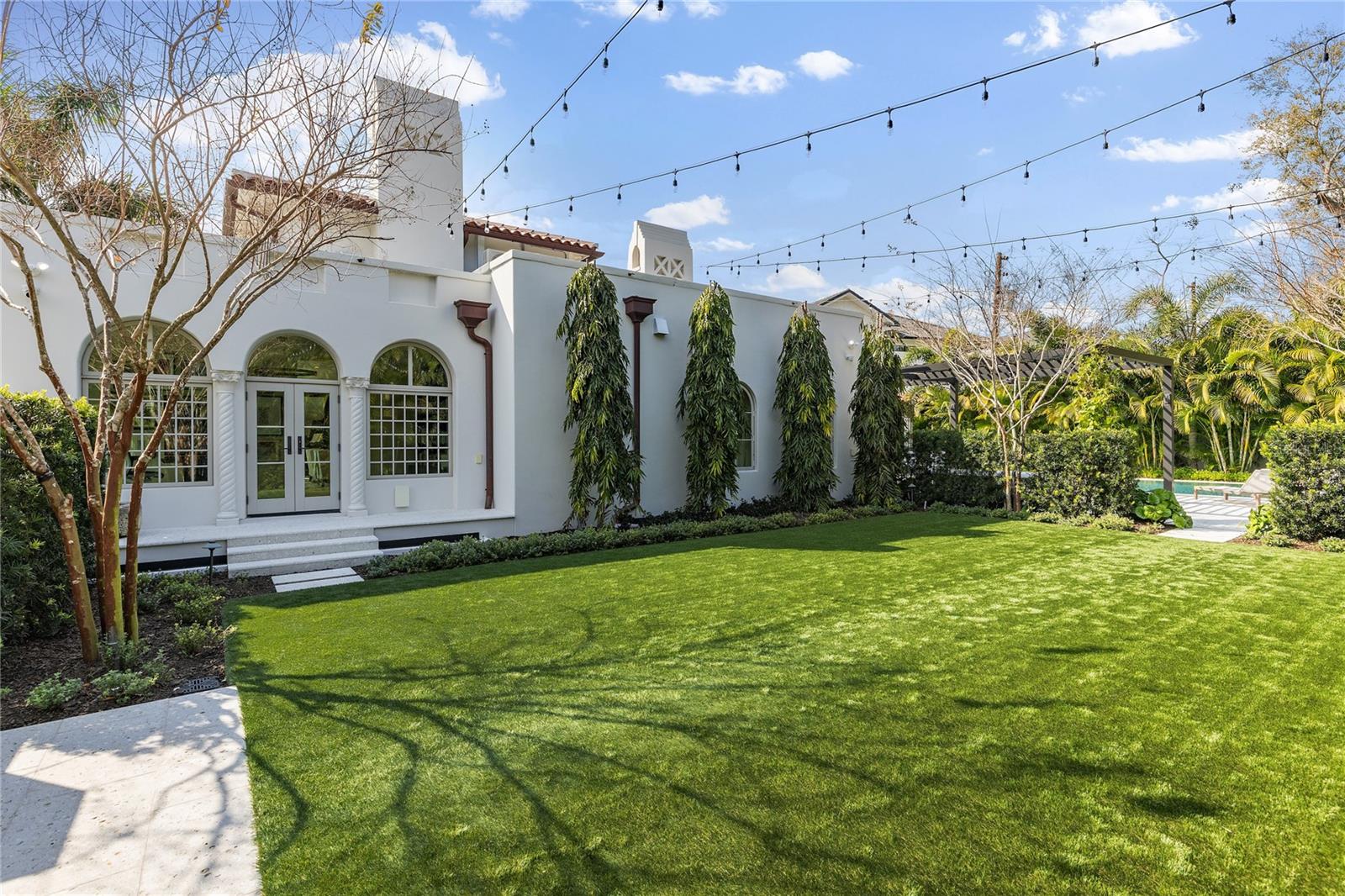 416 BRIGHTWATERS Blvd ST PETERSBURG, FL 33704