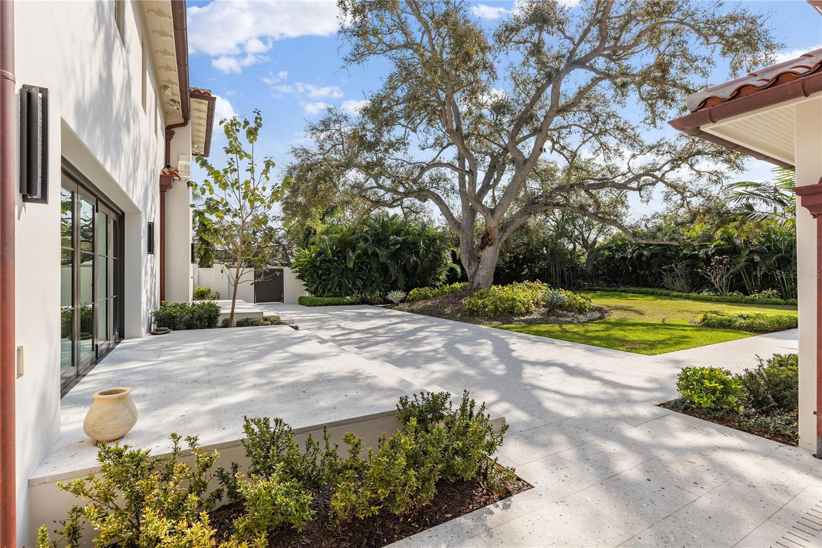 416 BRIGHTWATERS Blvd ST PETERSBURG, FL 33704