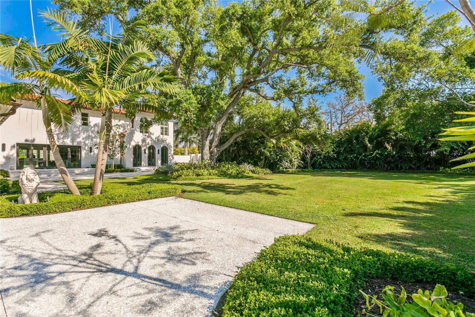 416 BRIGHTWATERS Blvd ST PETERSBURG, FL 33704