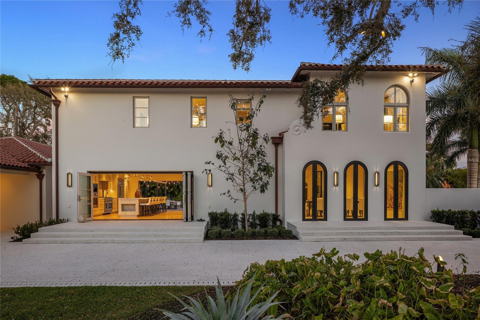 416 BRIGHTWATERS Blvd ST PETERSBURG, FL 33704