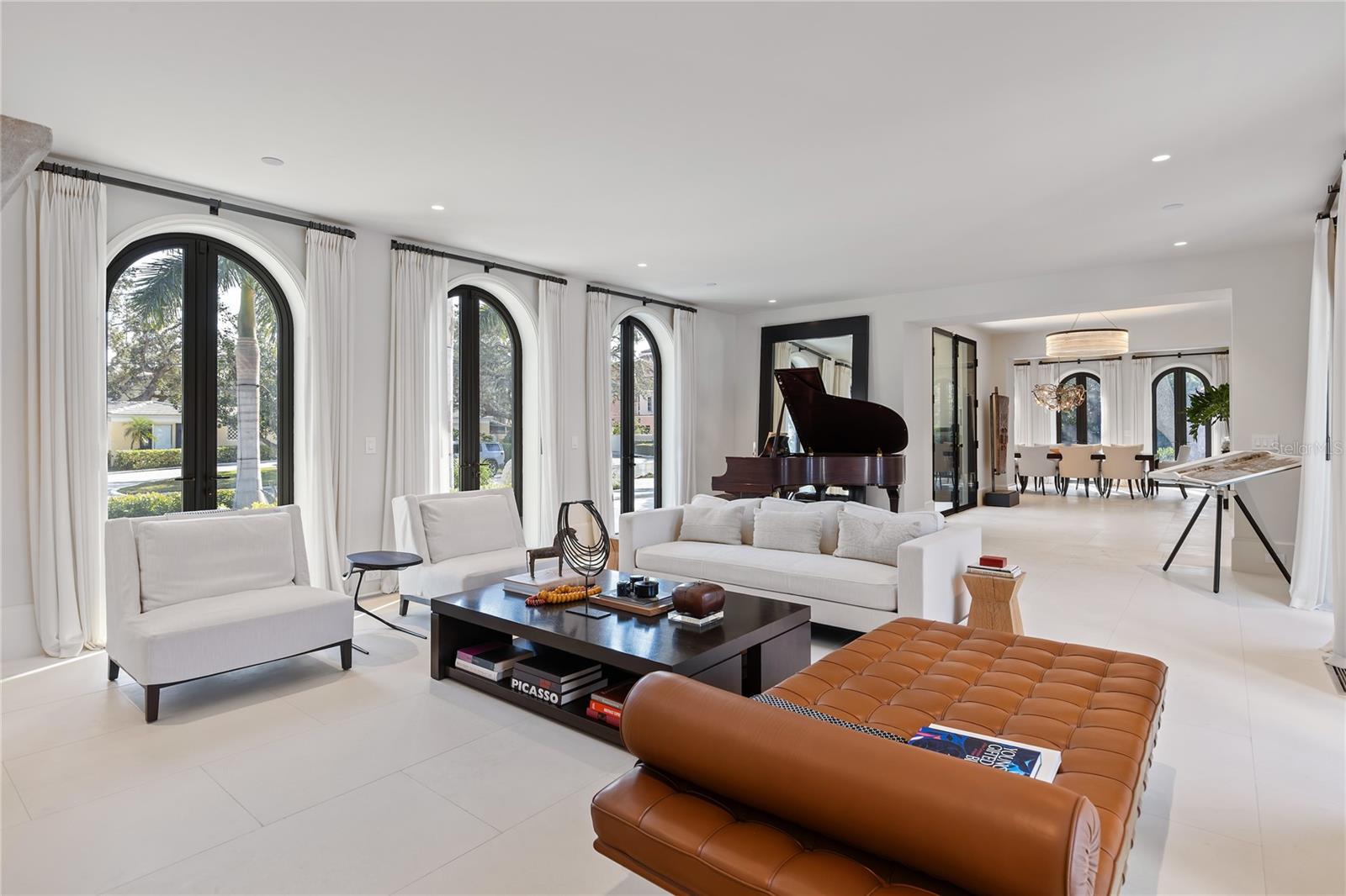 416 BRIGHTWATERS Blvd ST PETERSBURG, FL 33704