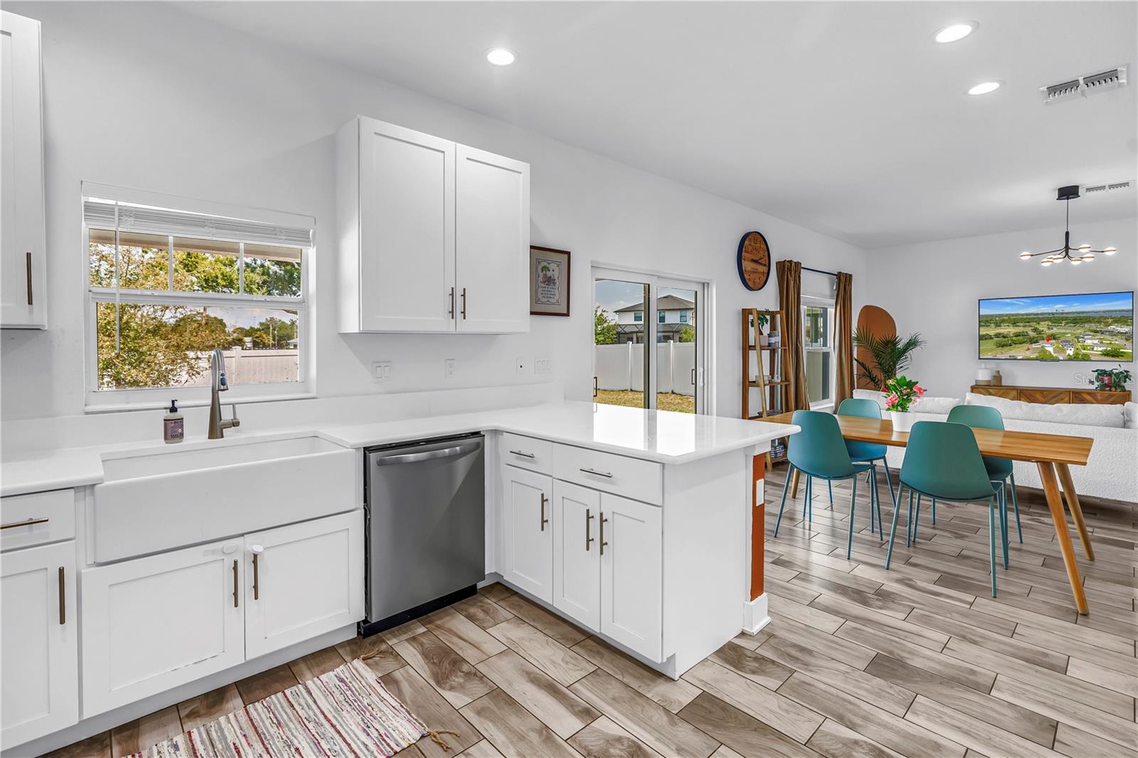 2119 CATALONIA Way ST PETERSBURG, FL 33712