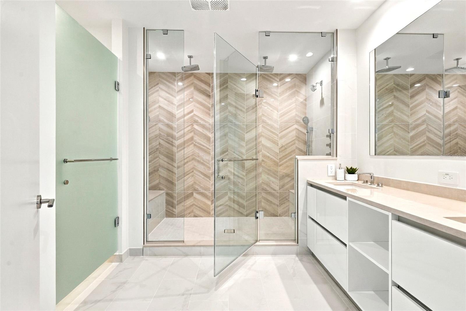 400 CENTRAL Ave #301 ST PETERSBURG, FL 33701