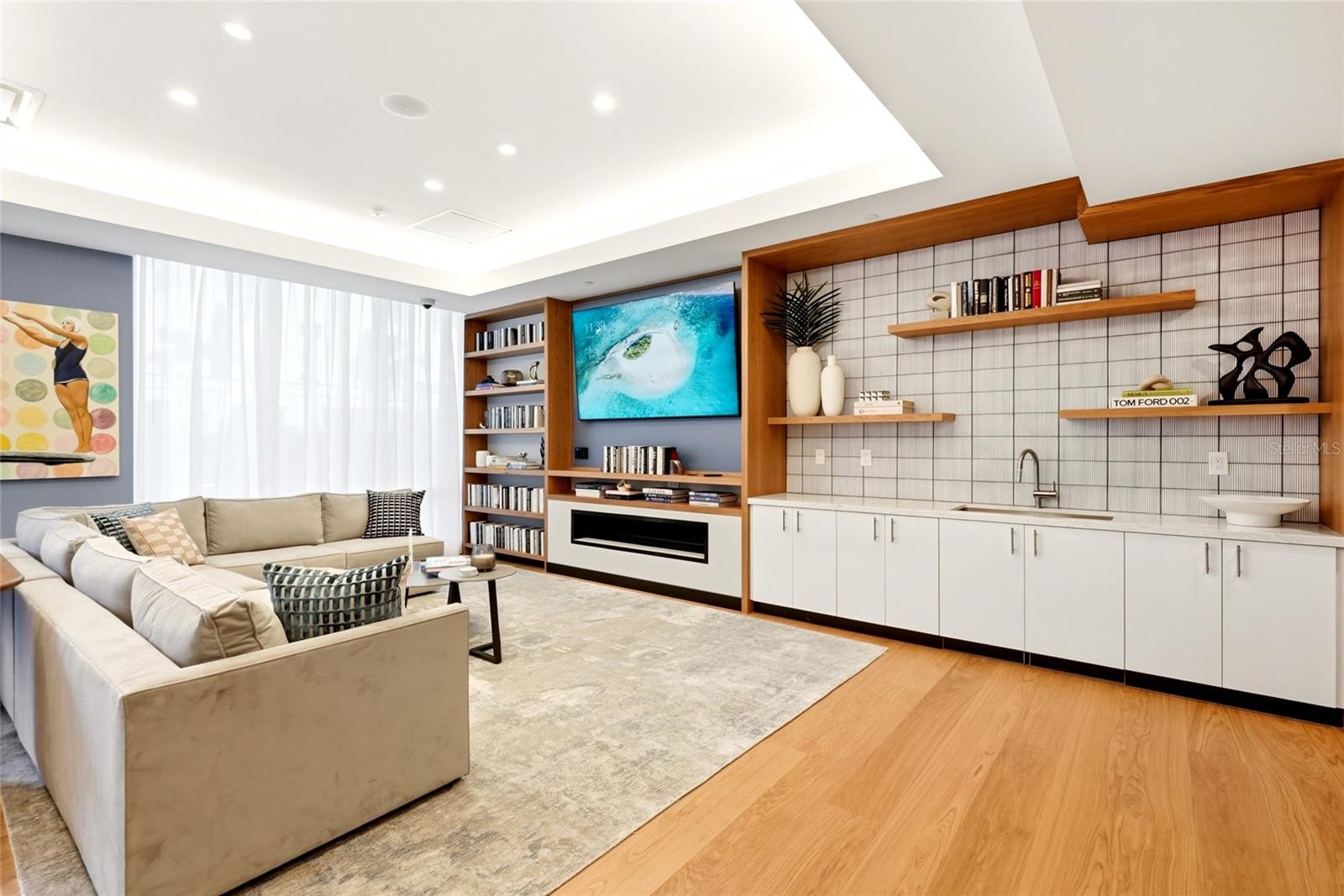 400 CENTRAL Ave #301 ST PETERSBURG, FL 33701