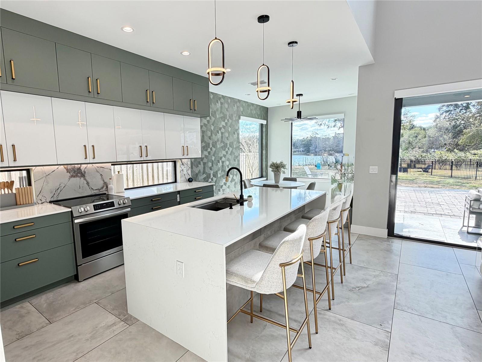 1642 TRIANGLE Ave ORLANDO, FL 32806