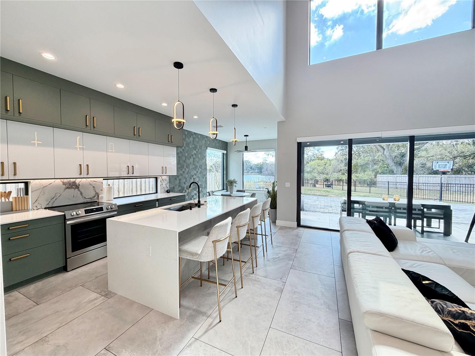 1642 TRIANGLE Ave ORLANDO, FL 32806