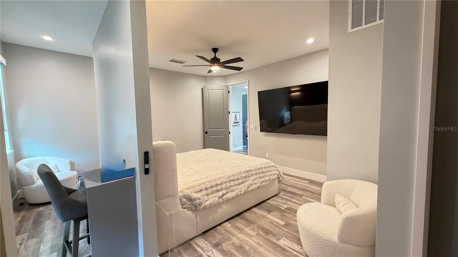 1642 TRIANGLE Ave ORLANDO, FL 32806