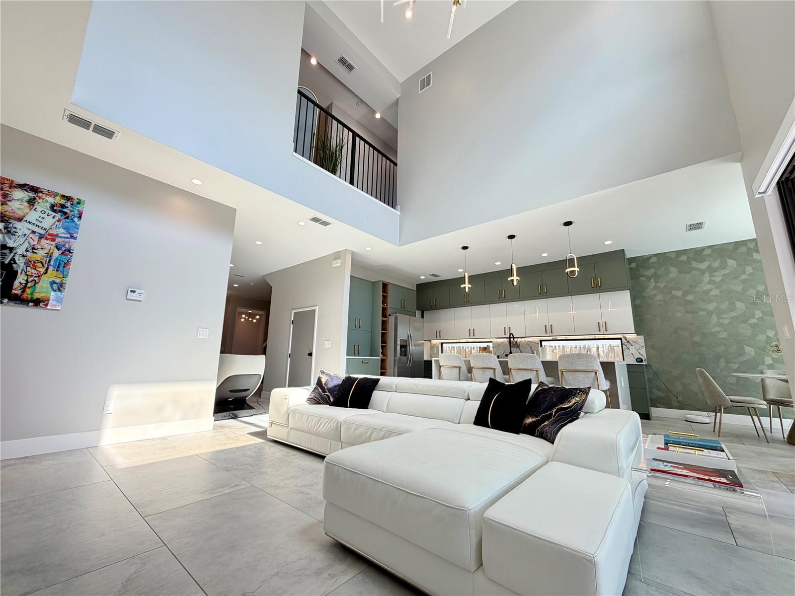 1642 TRIANGLE Ave ORLANDO, FL 32806