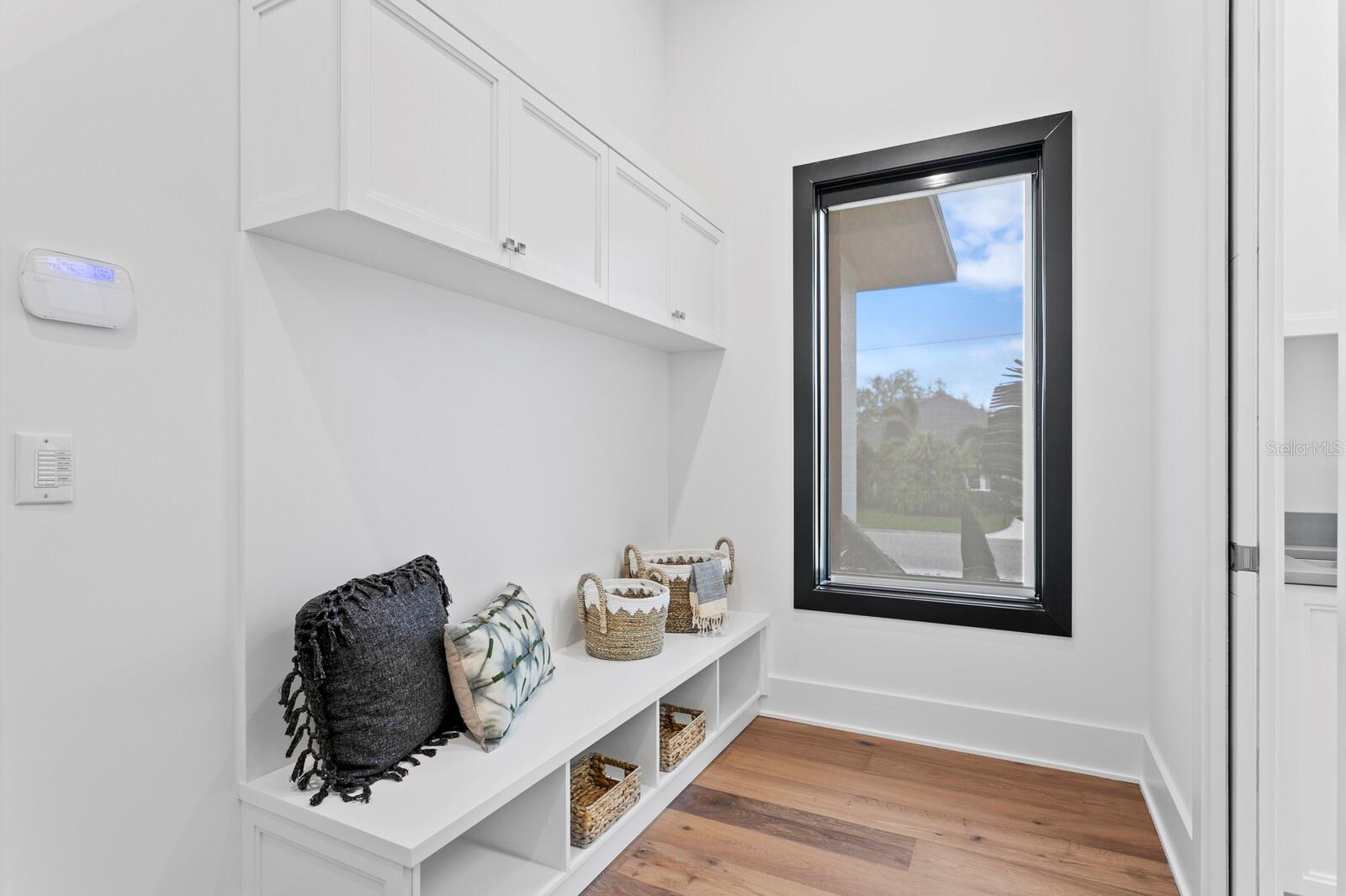 1401 BRIGHTWATERS Blvd ST PETERSBURG, FL 33704