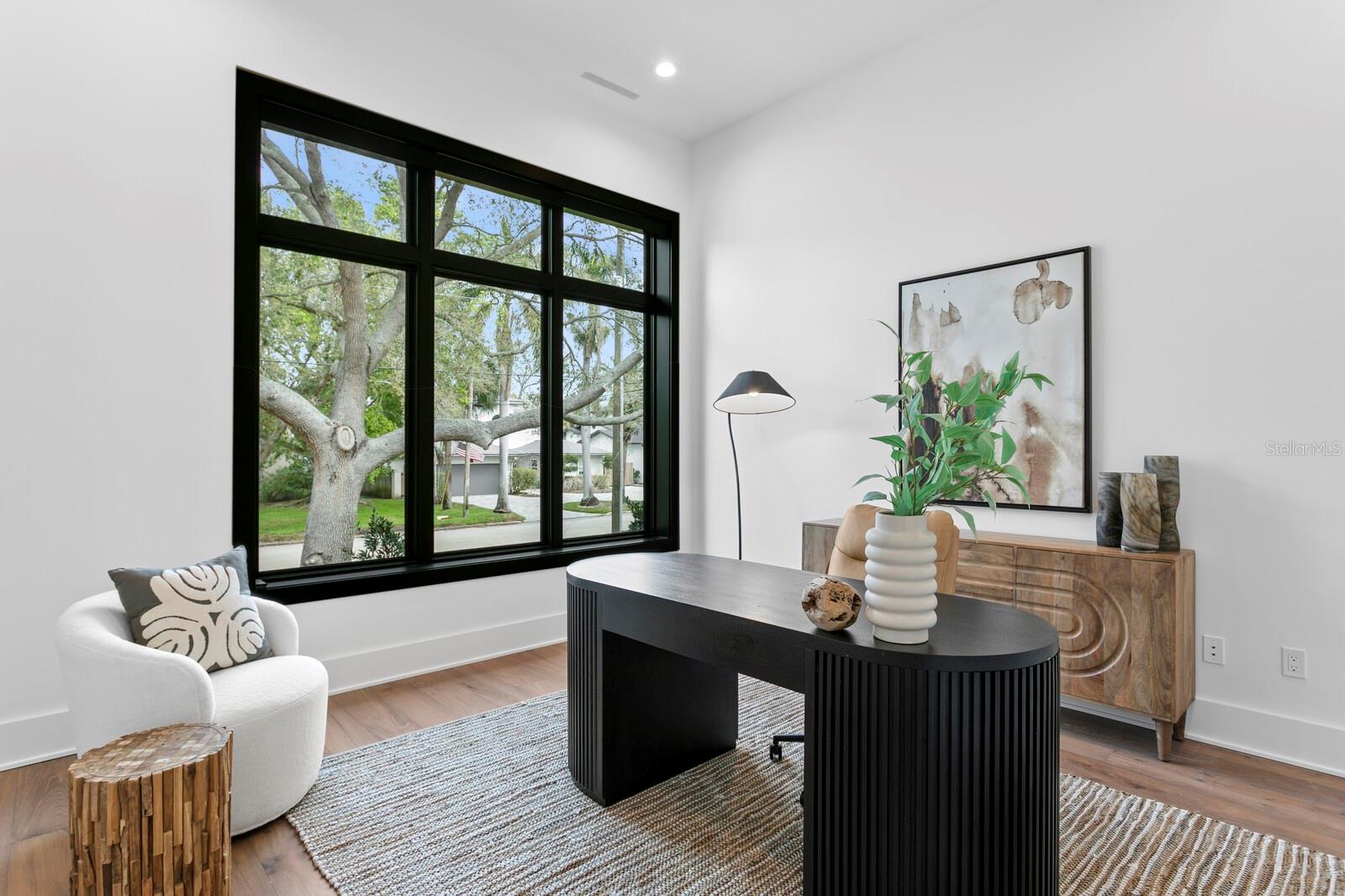 1401 BRIGHTWATERS Blvd ST PETERSBURG, FL 33704