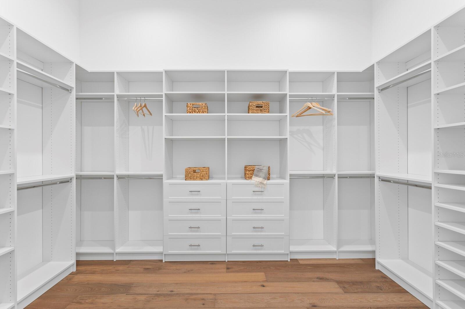 1401 BRIGHTWATERS Blvd ST PETERSBURG, FL 33704