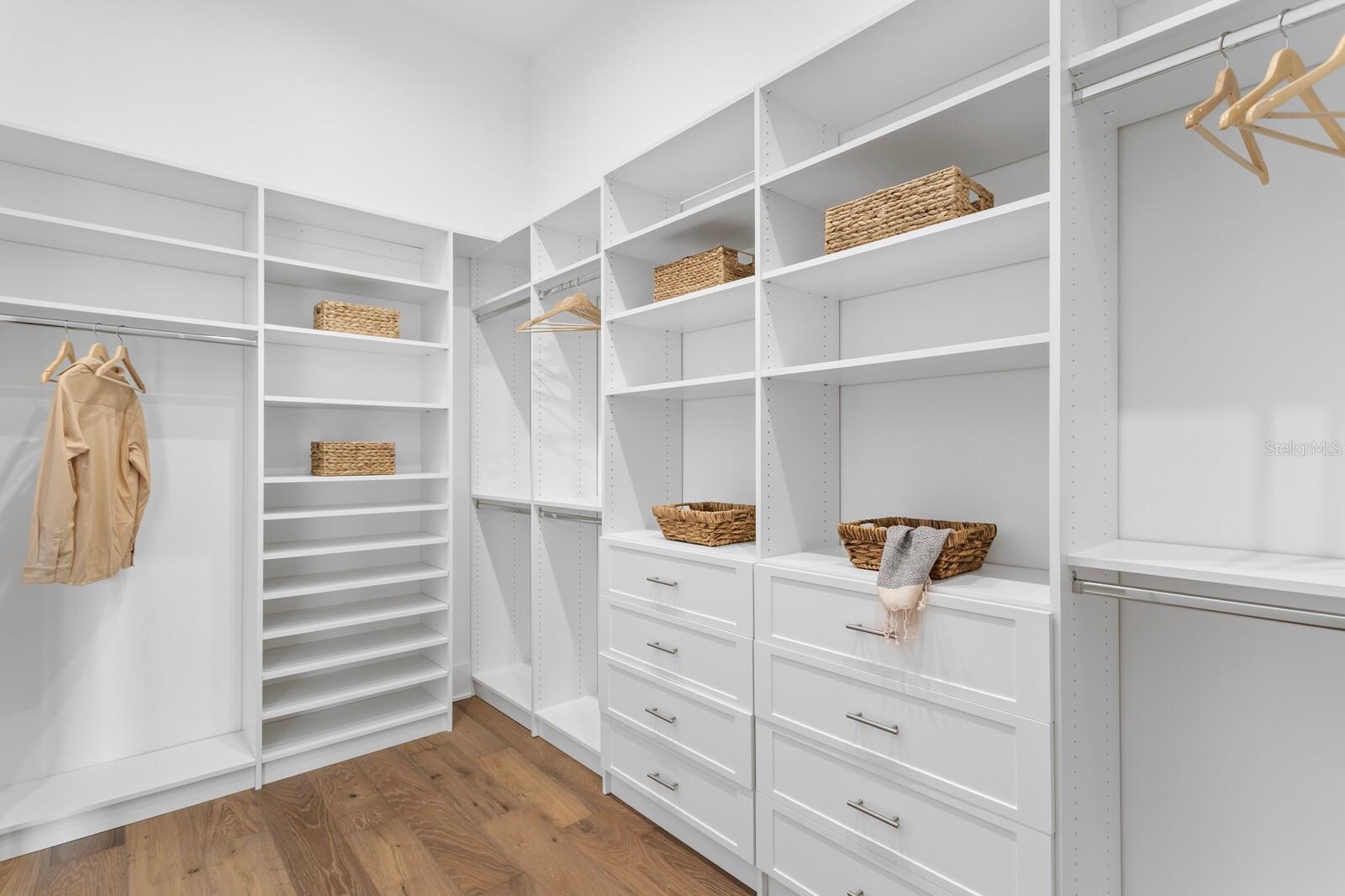 1401 BRIGHTWATERS Blvd ST PETERSBURG, FL 33704