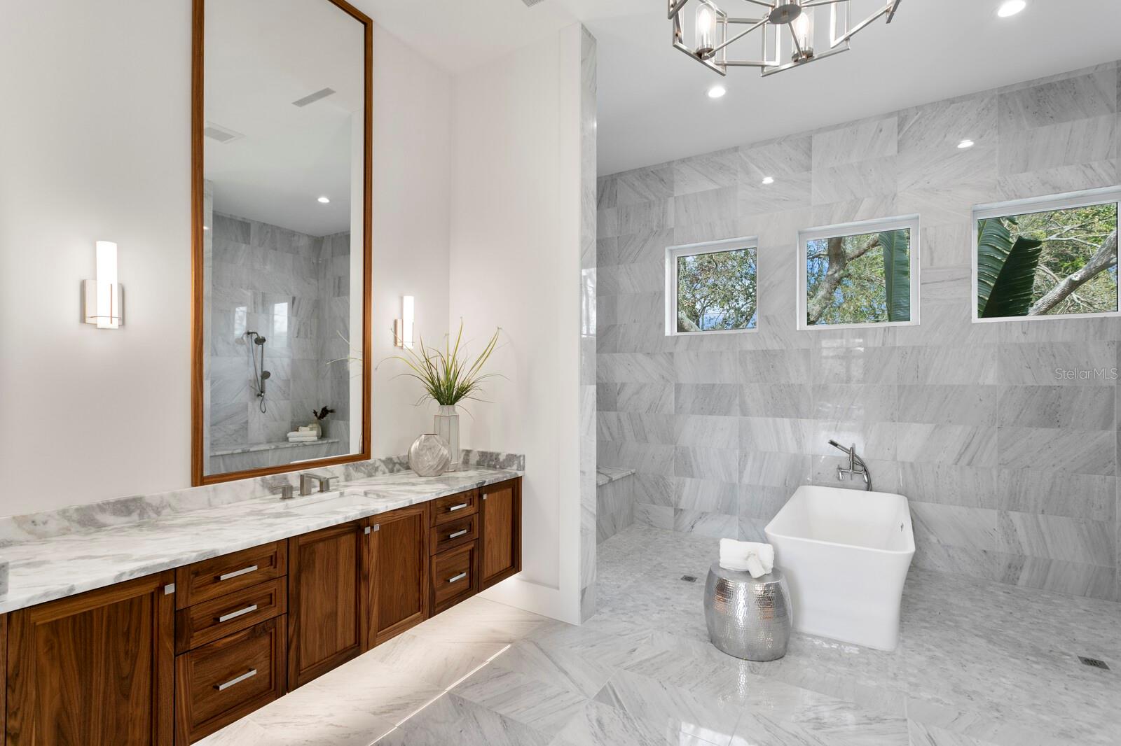 1401 BRIGHTWATERS Blvd ST PETERSBURG, FL 33704