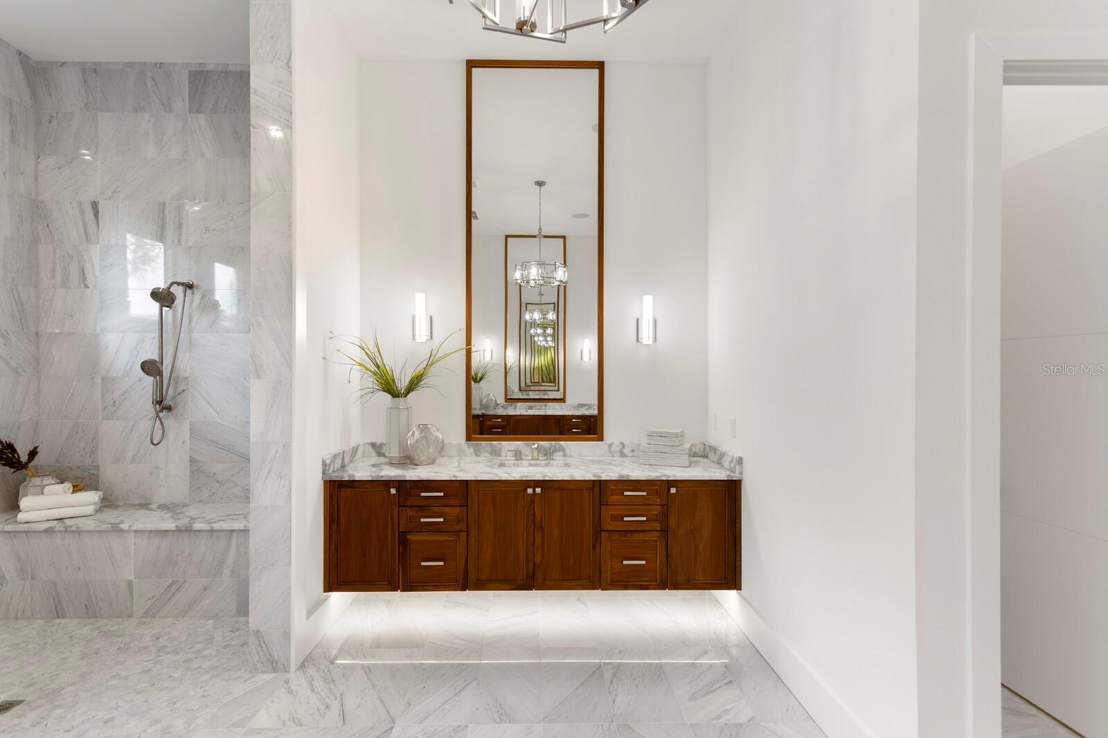 1401 BRIGHTWATERS Blvd ST PETERSBURG, FL 33704