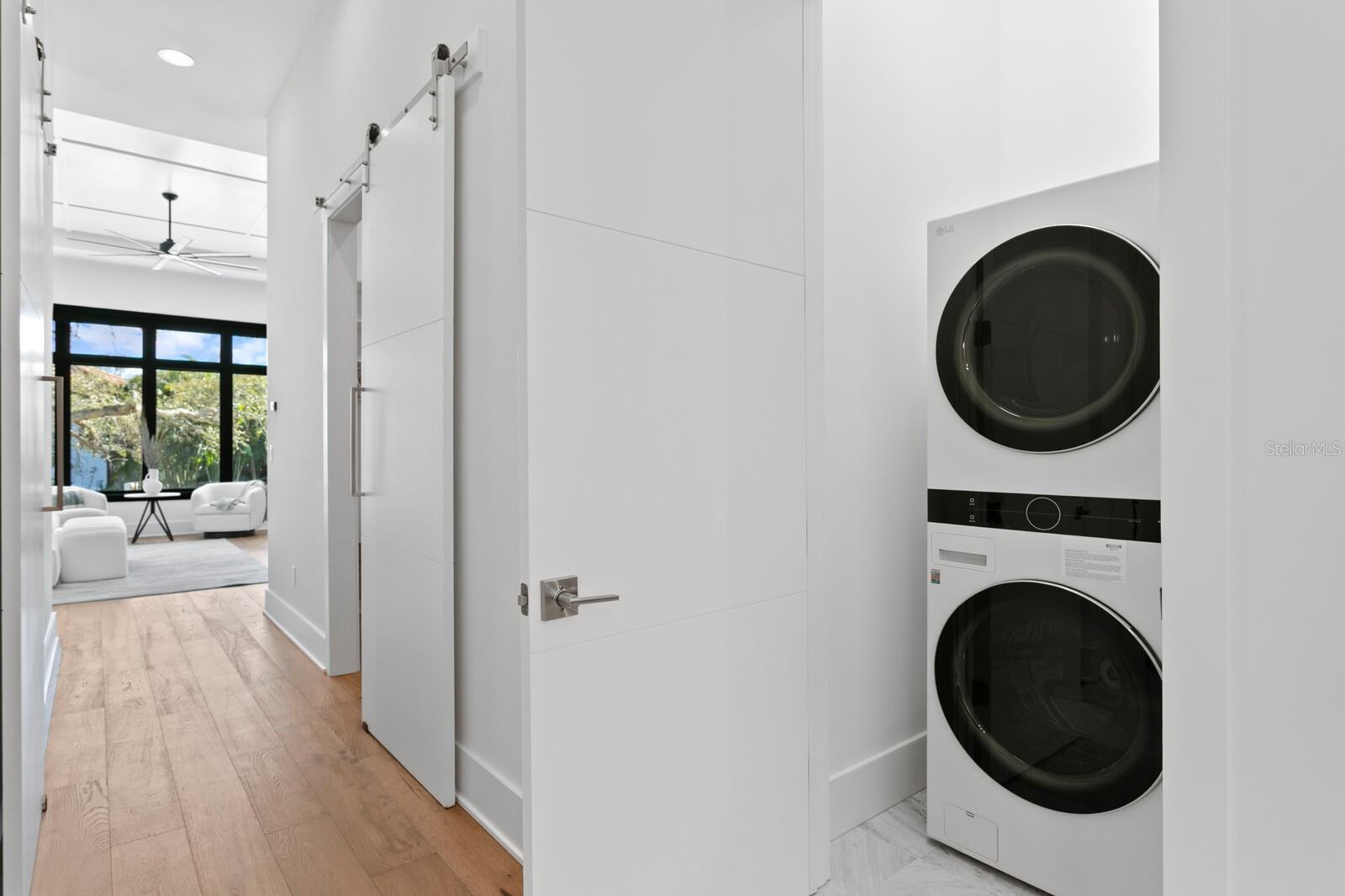 1401 BRIGHTWATERS Blvd ST PETERSBURG, FL 33704