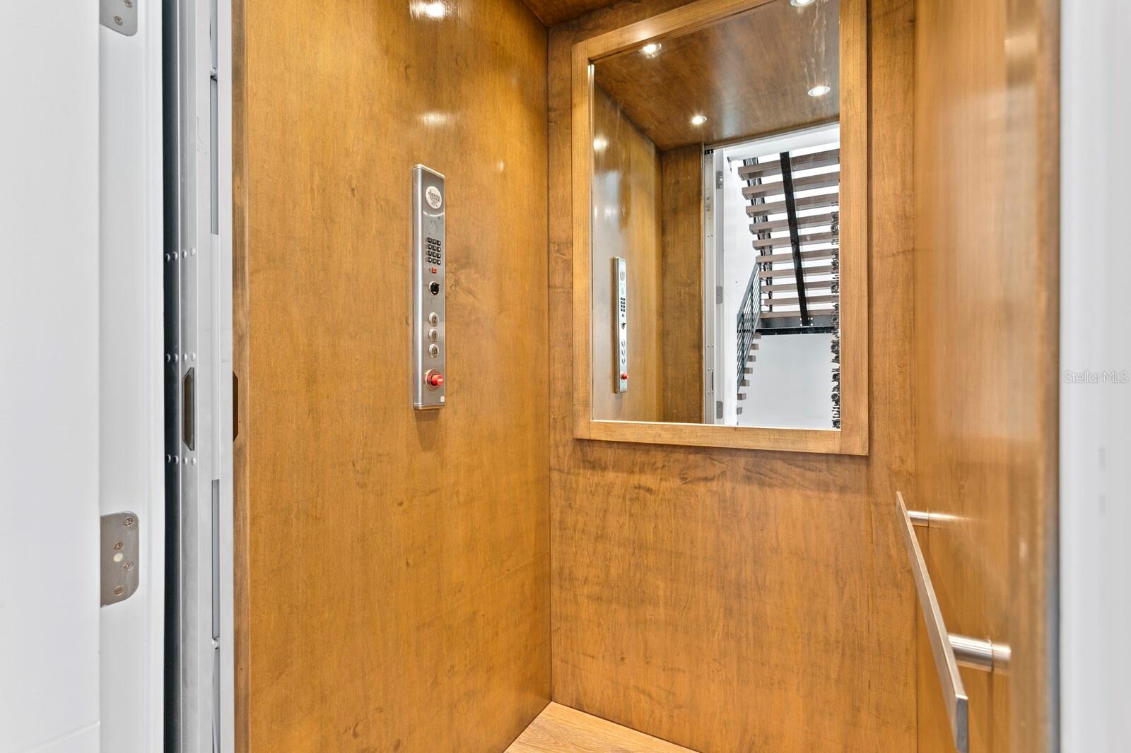 1401 BRIGHTWATERS Blvd ST PETERSBURG, FL 33704