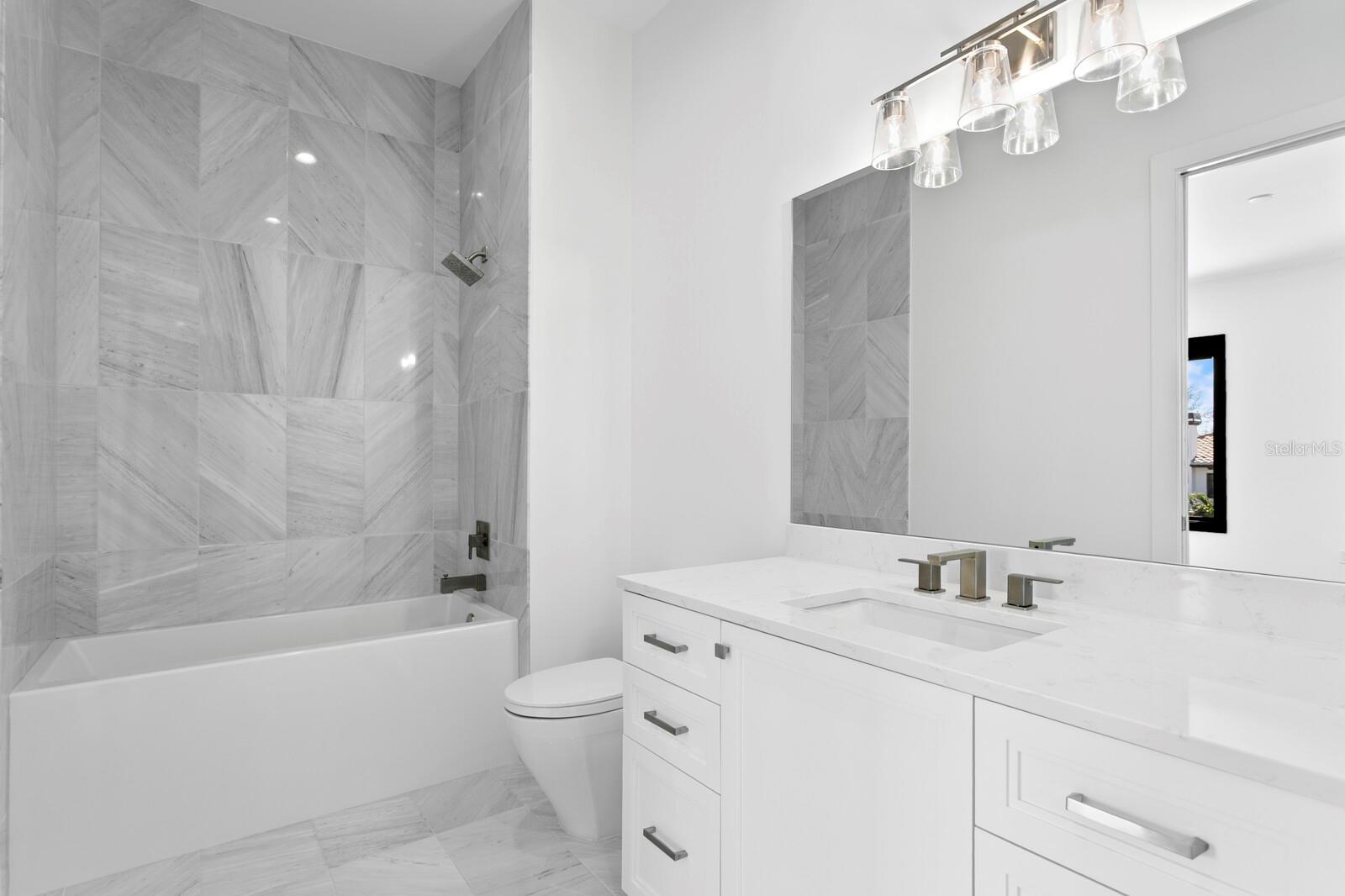 1401 BRIGHTWATERS Blvd ST PETERSBURG, FL 33704