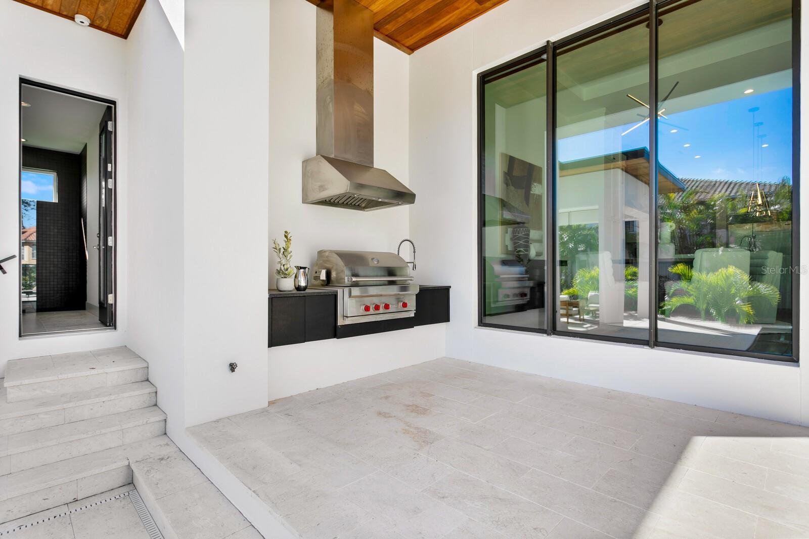 1401 BRIGHTWATERS Blvd ST PETERSBURG, FL 33704