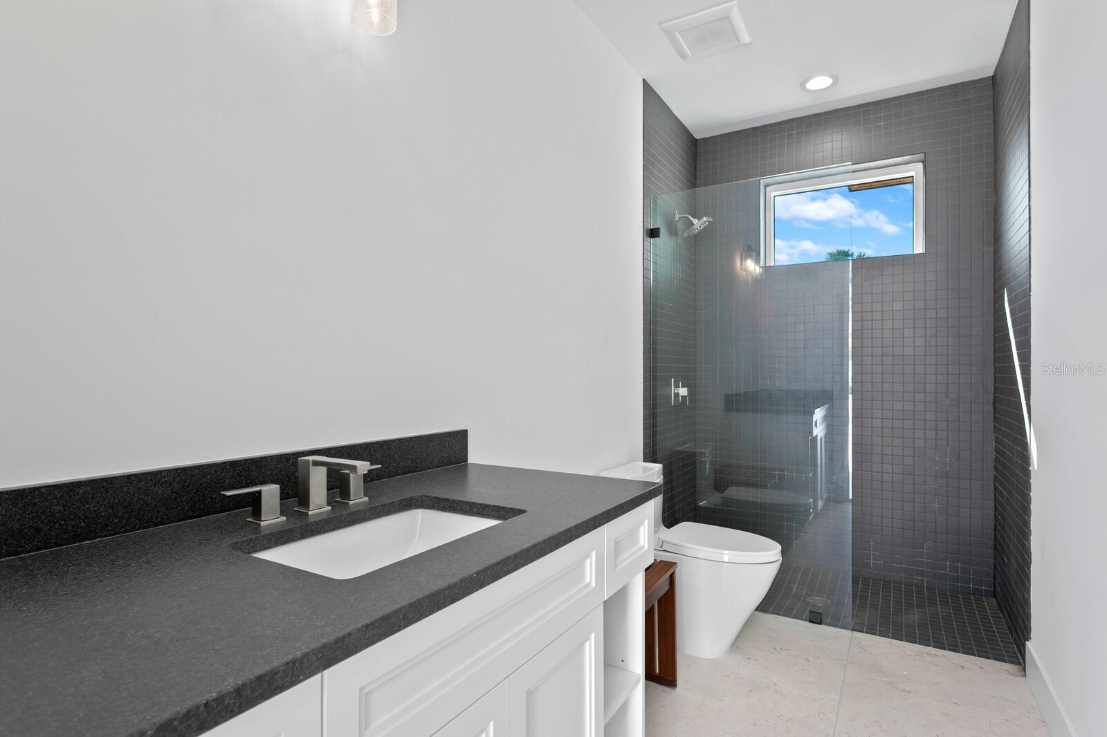 1401 BRIGHTWATERS Blvd ST PETERSBURG, FL 33704