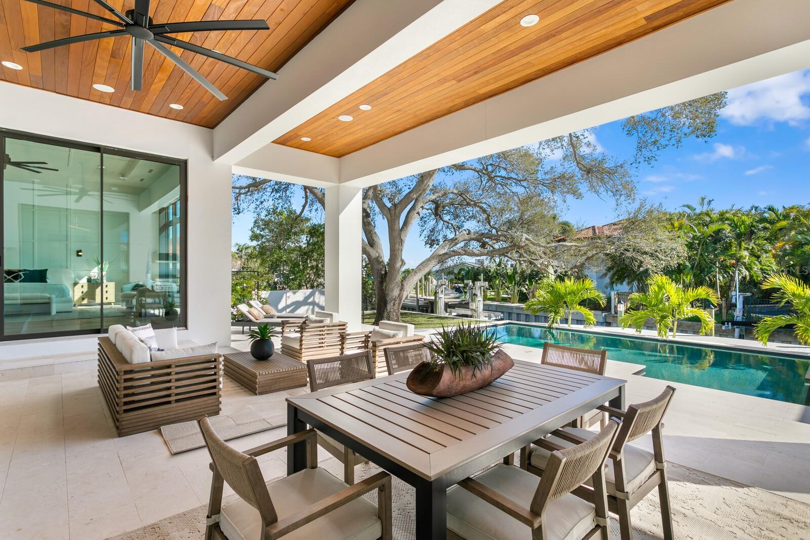 1401 BRIGHTWATERS Blvd ST PETERSBURG, FL 33704