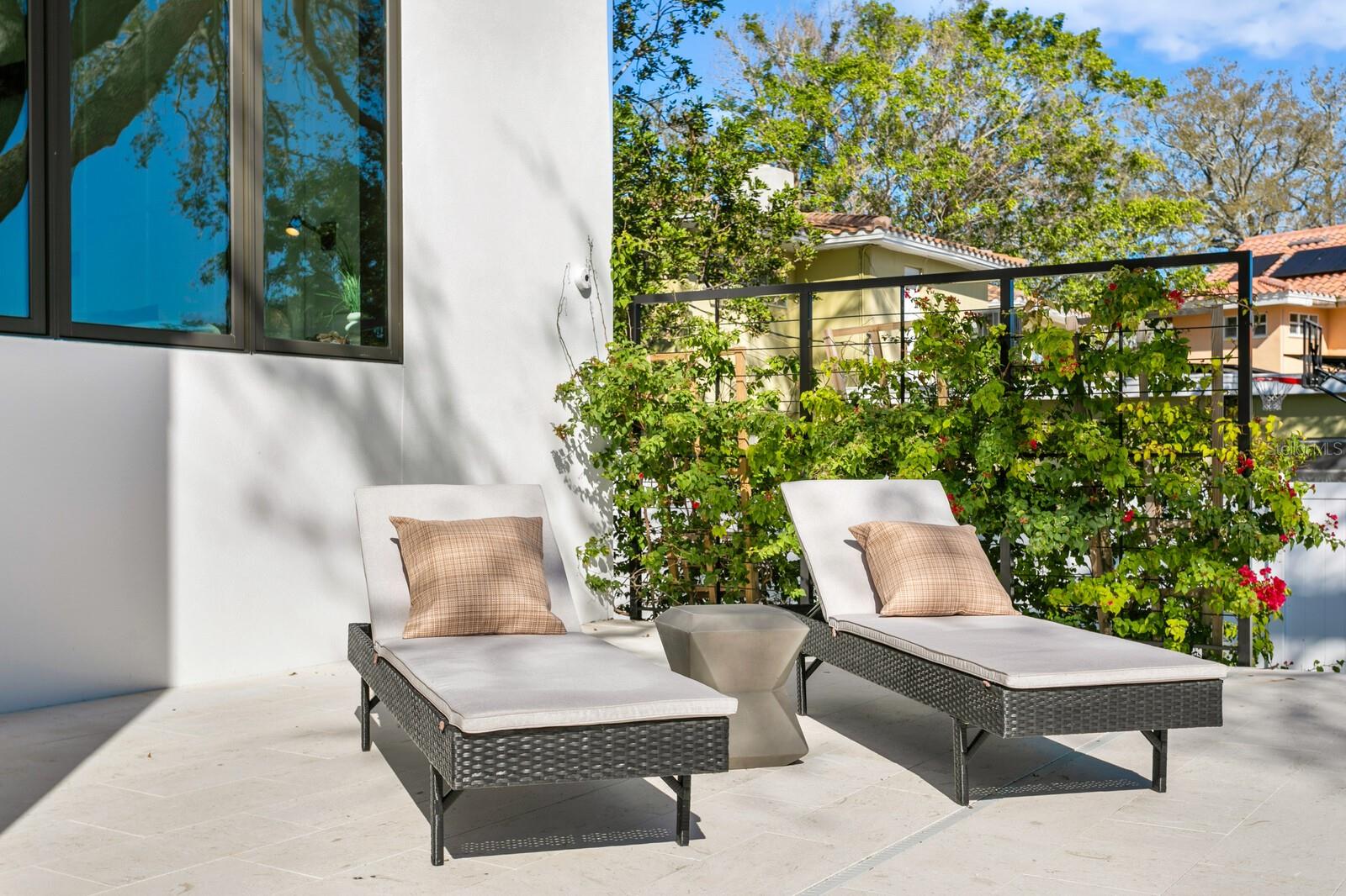 1401 BRIGHTWATERS Blvd ST PETERSBURG, FL 33704