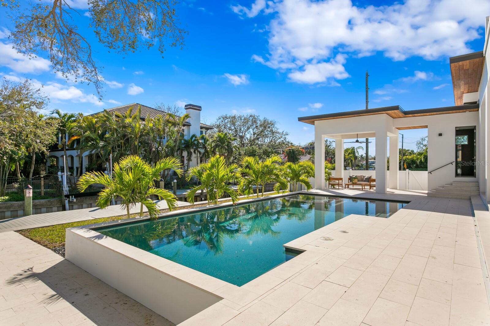 1401 BRIGHTWATERS Blvd ST PETERSBURG, FL 33704