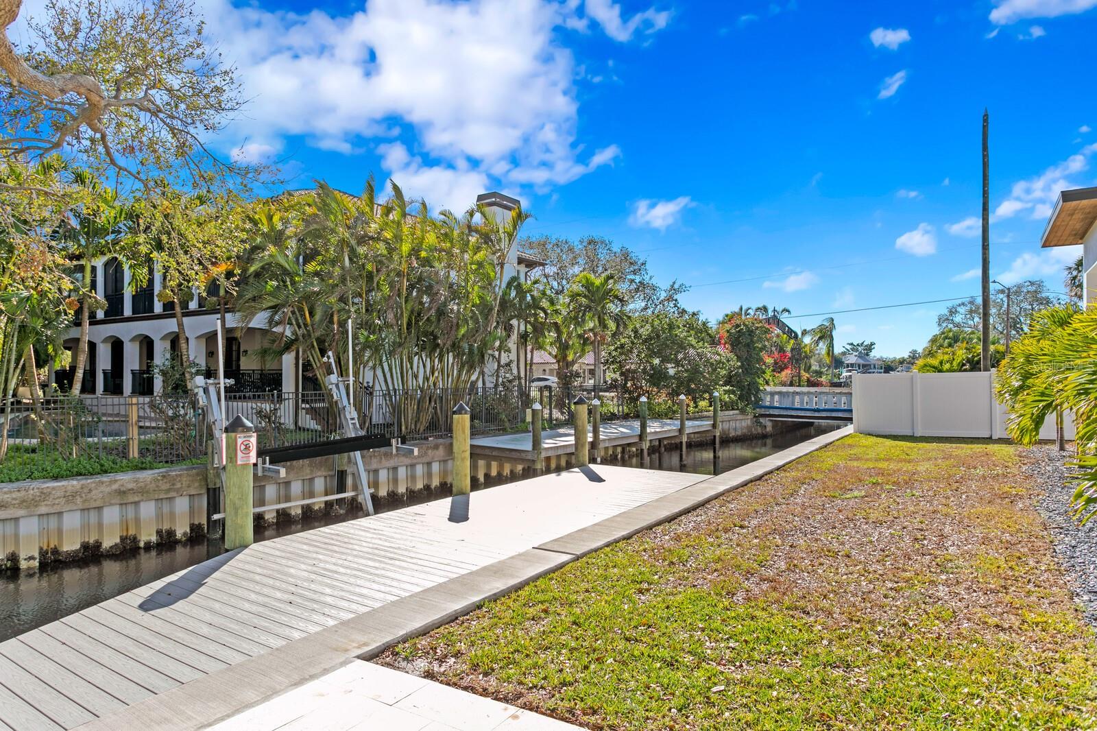 1401 BRIGHTWATERS Blvd ST PETERSBURG, FL 33704