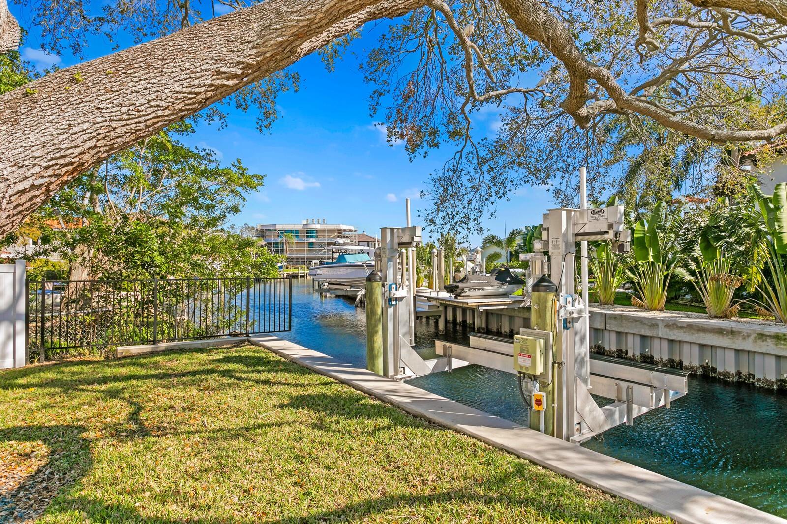 1401 BRIGHTWATERS Blvd ST PETERSBURG, FL 33704