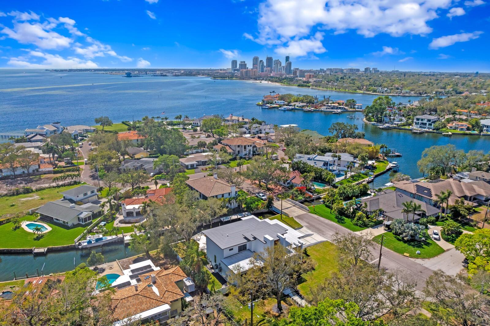 1401 BRIGHTWATERS Blvd ST PETERSBURG, FL 33704