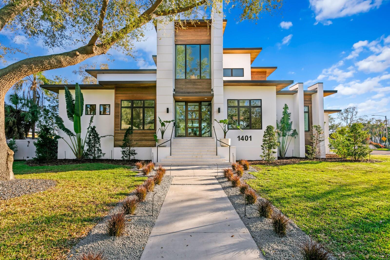 1401 BRIGHTWATERS Blvd ST PETERSBURG, FL 33704