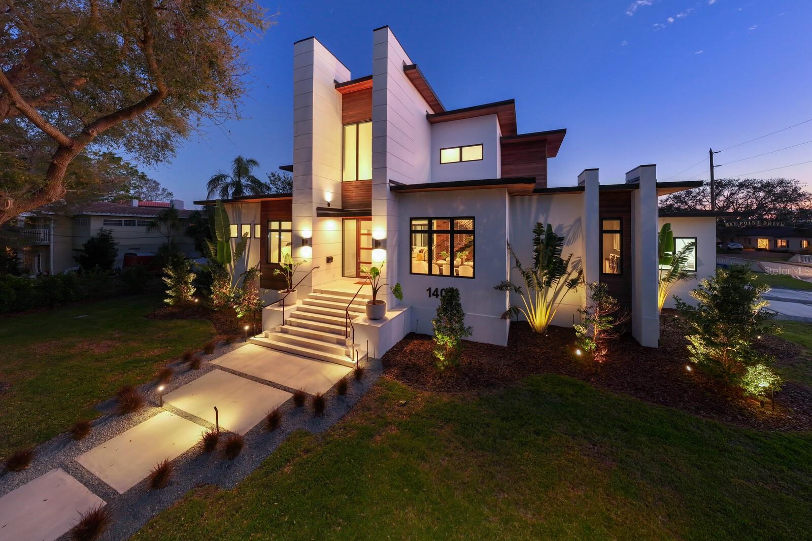 1401 BRIGHTWATERS Blvd ST PETERSBURG, FL 33704