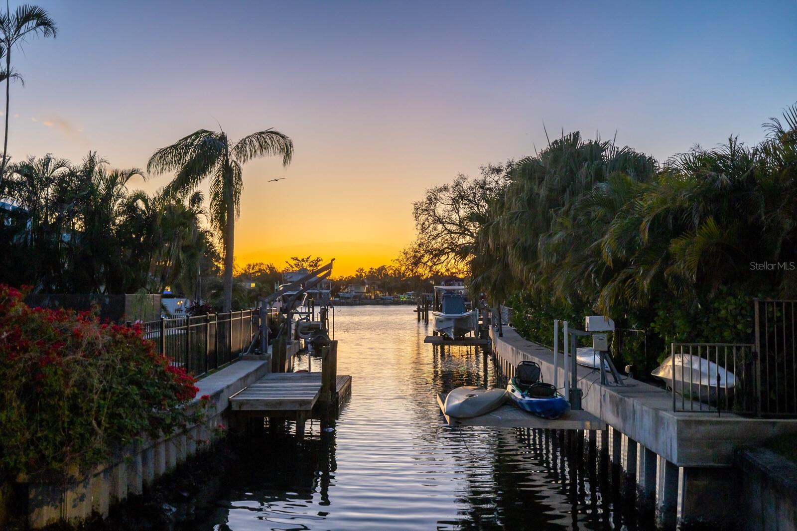 1401 BRIGHTWATERS Blvd ST PETERSBURG, FL 33704