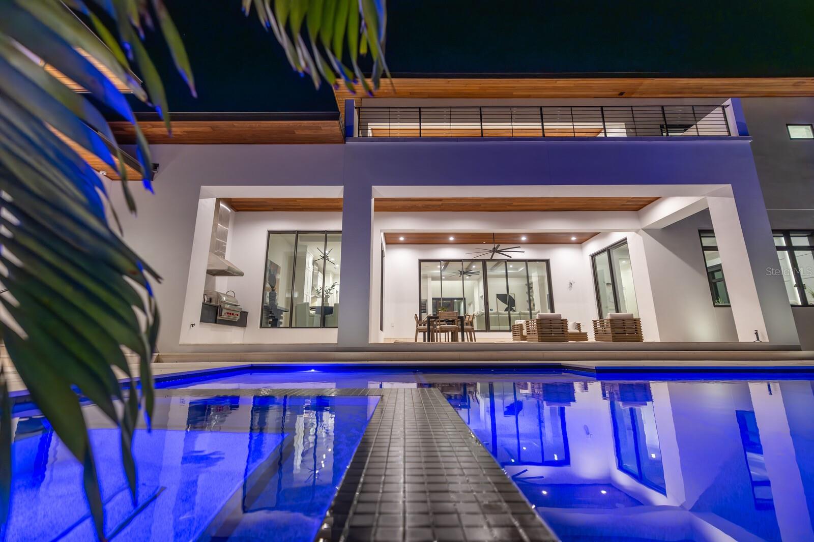 1401 BRIGHTWATERS Blvd ST PETERSBURG, FL 33704