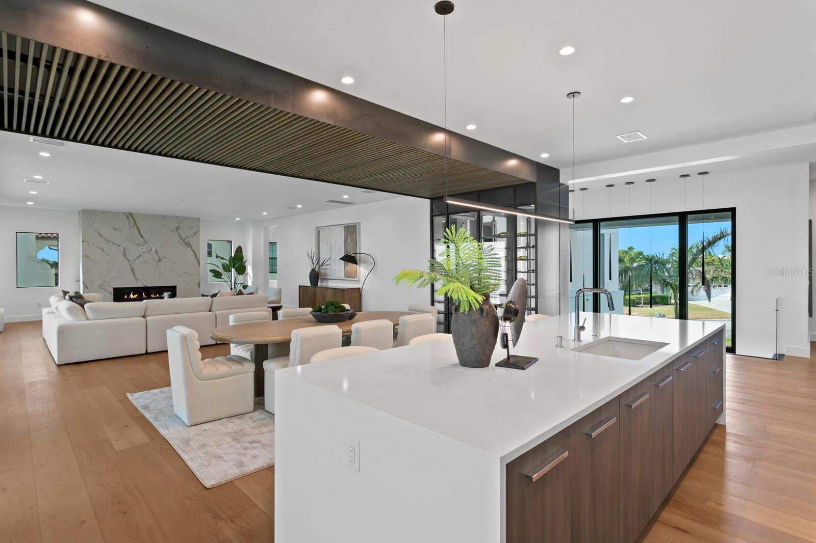 2087 MICHIGAN Ave ST PETERSBURG, FL 33703