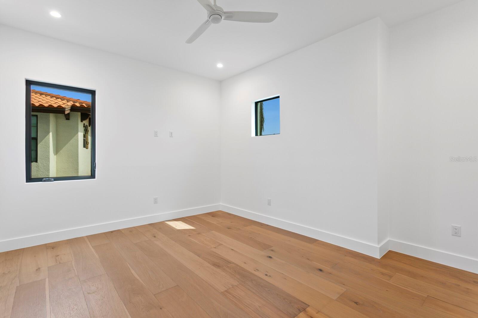 2087 MICHIGAN Ave ST PETERSBURG, FL 33703