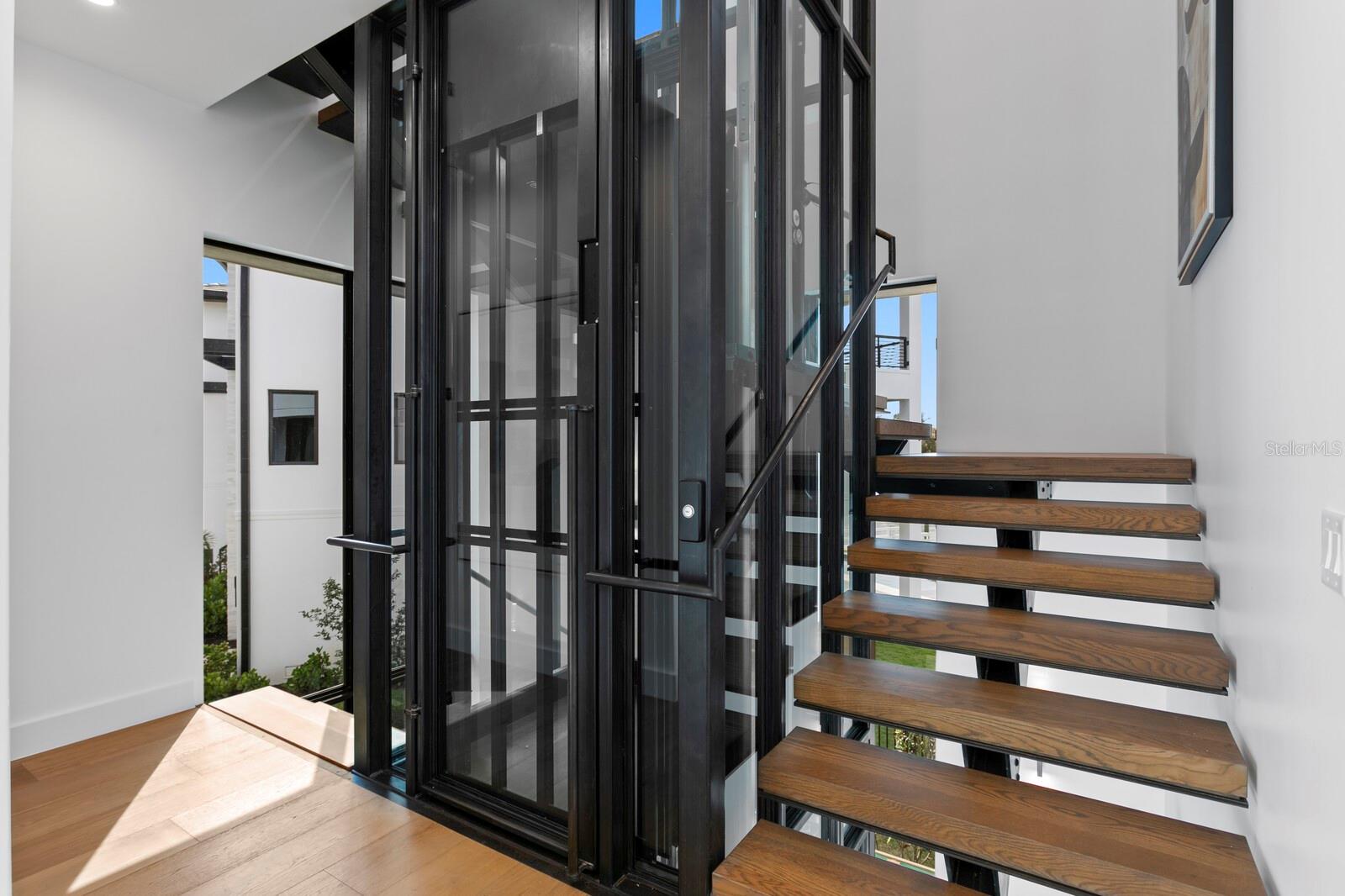 2087 MICHIGAN Ave ST PETERSBURG, FL 33703