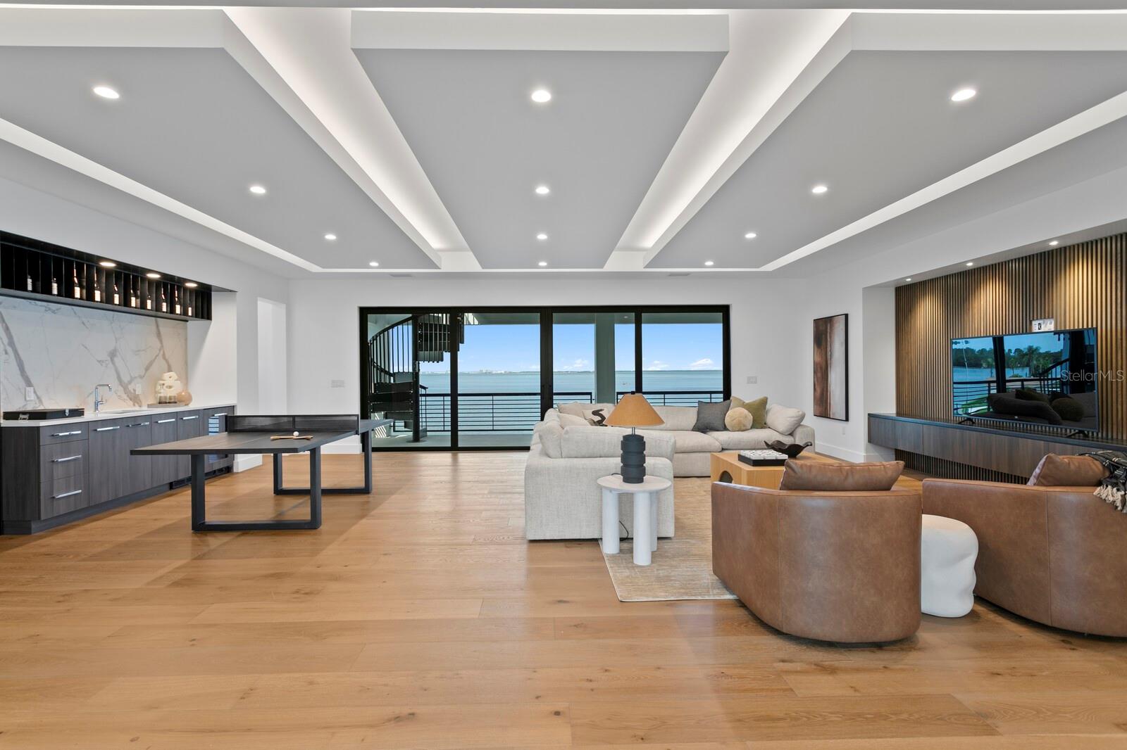 2087 MICHIGAN Ave ST PETERSBURG, FL 33703