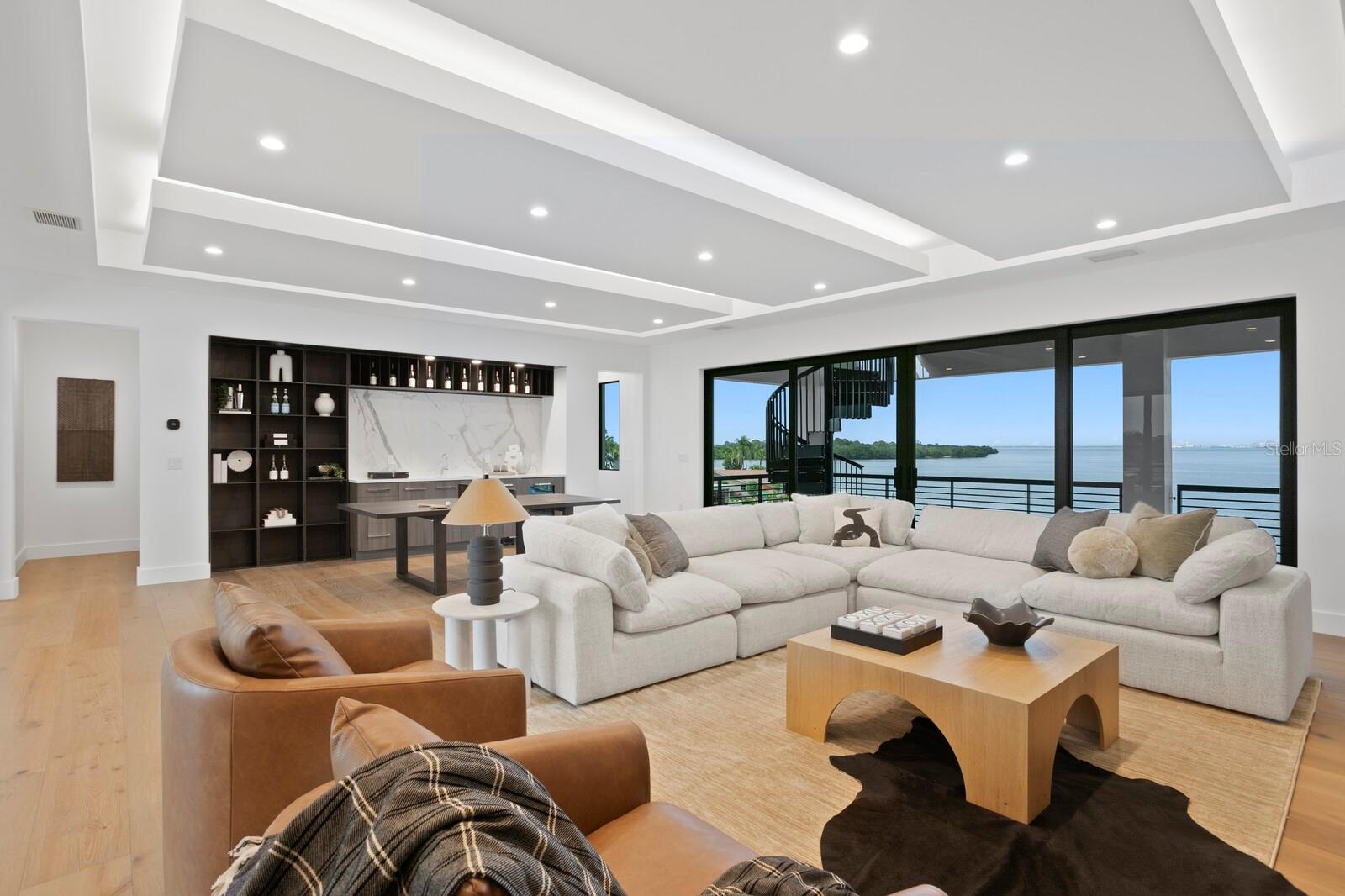 2087 MICHIGAN Ave ST PETERSBURG, FL 33703