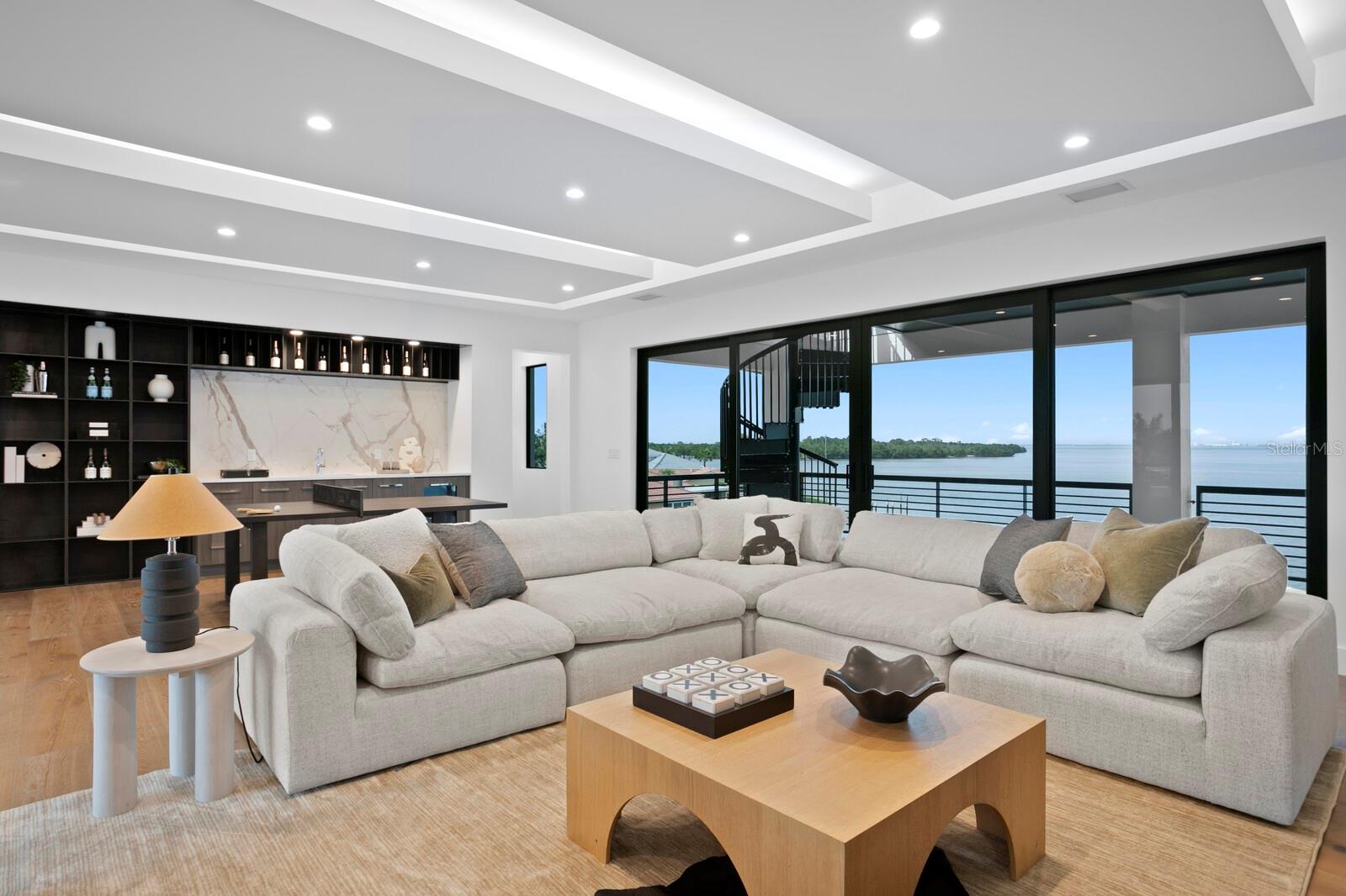 2087 MICHIGAN Ave ST PETERSBURG, FL 33703