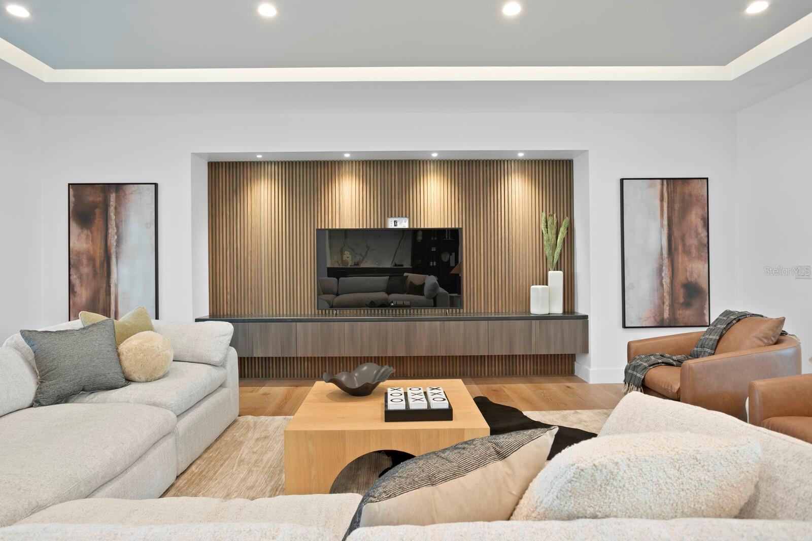 2087 MICHIGAN Ave ST PETERSBURG, FL 33703