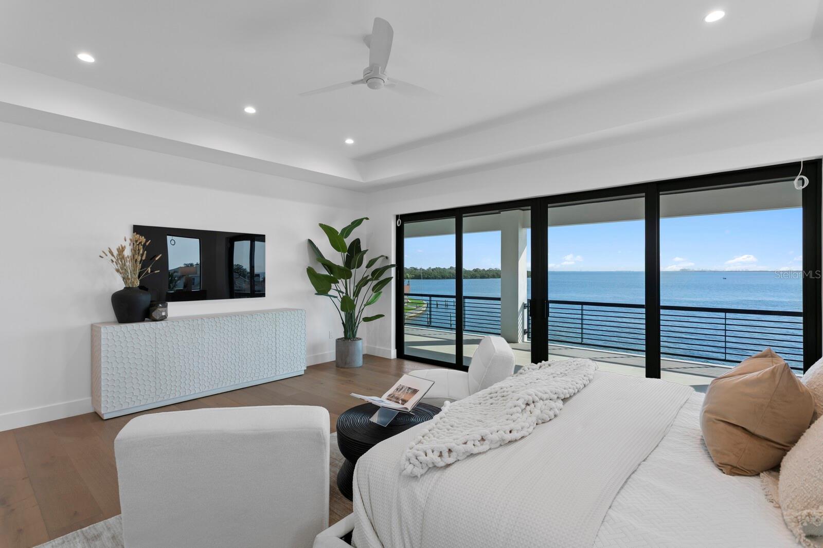 2087 MICHIGAN Ave ST PETERSBURG, FL 33703