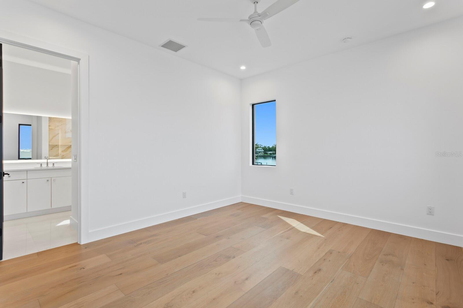 2087 MICHIGAN Ave ST PETERSBURG, FL 33703