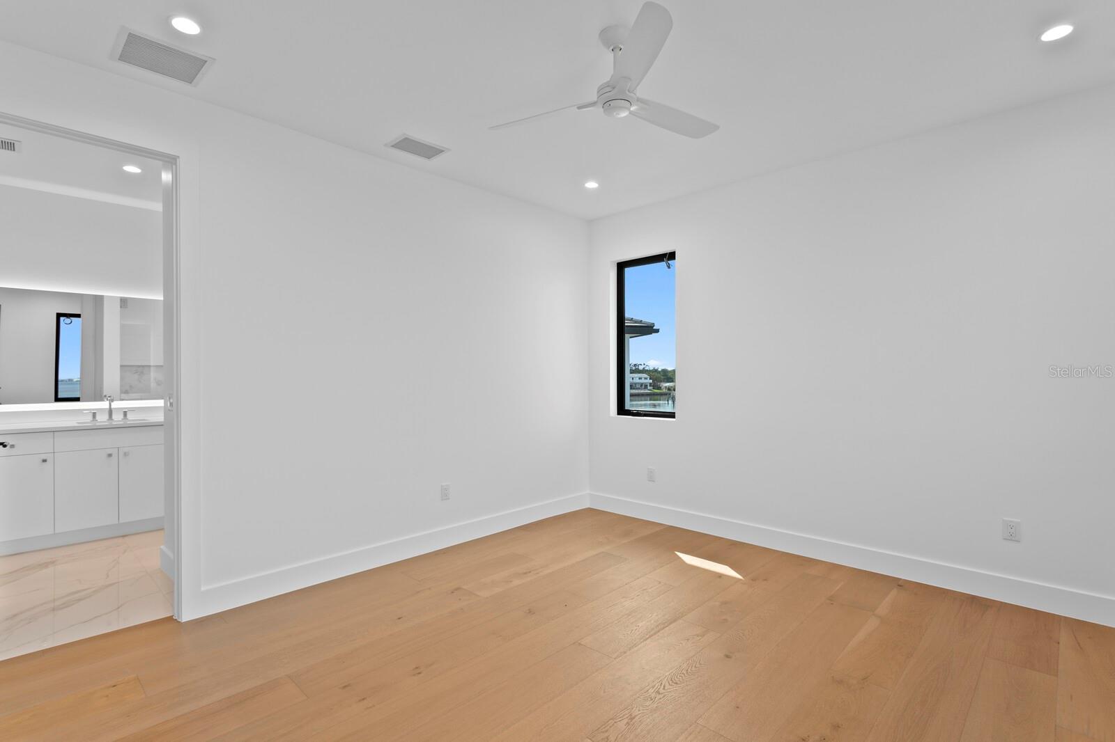 2087 MICHIGAN Ave ST PETERSBURG, FL 33703