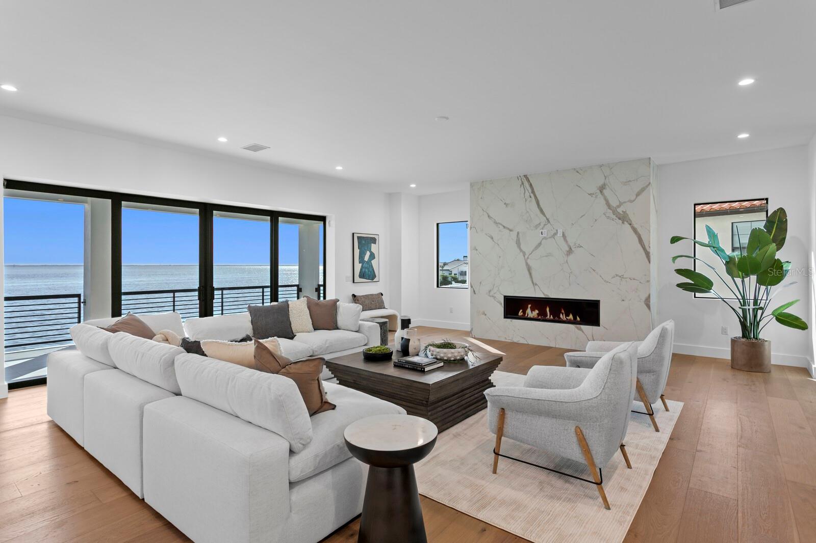 2087 MICHIGAN Ave ST PETERSBURG, FL 33703