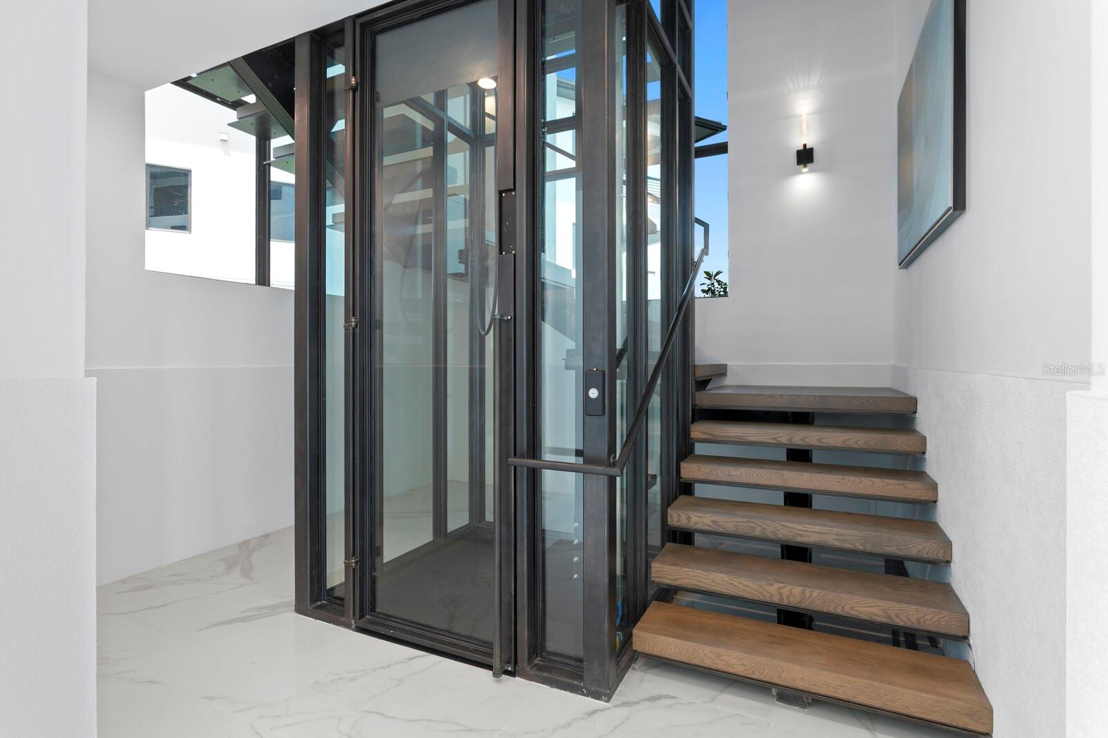 2087 MICHIGAN Ave ST PETERSBURG, FL 33703