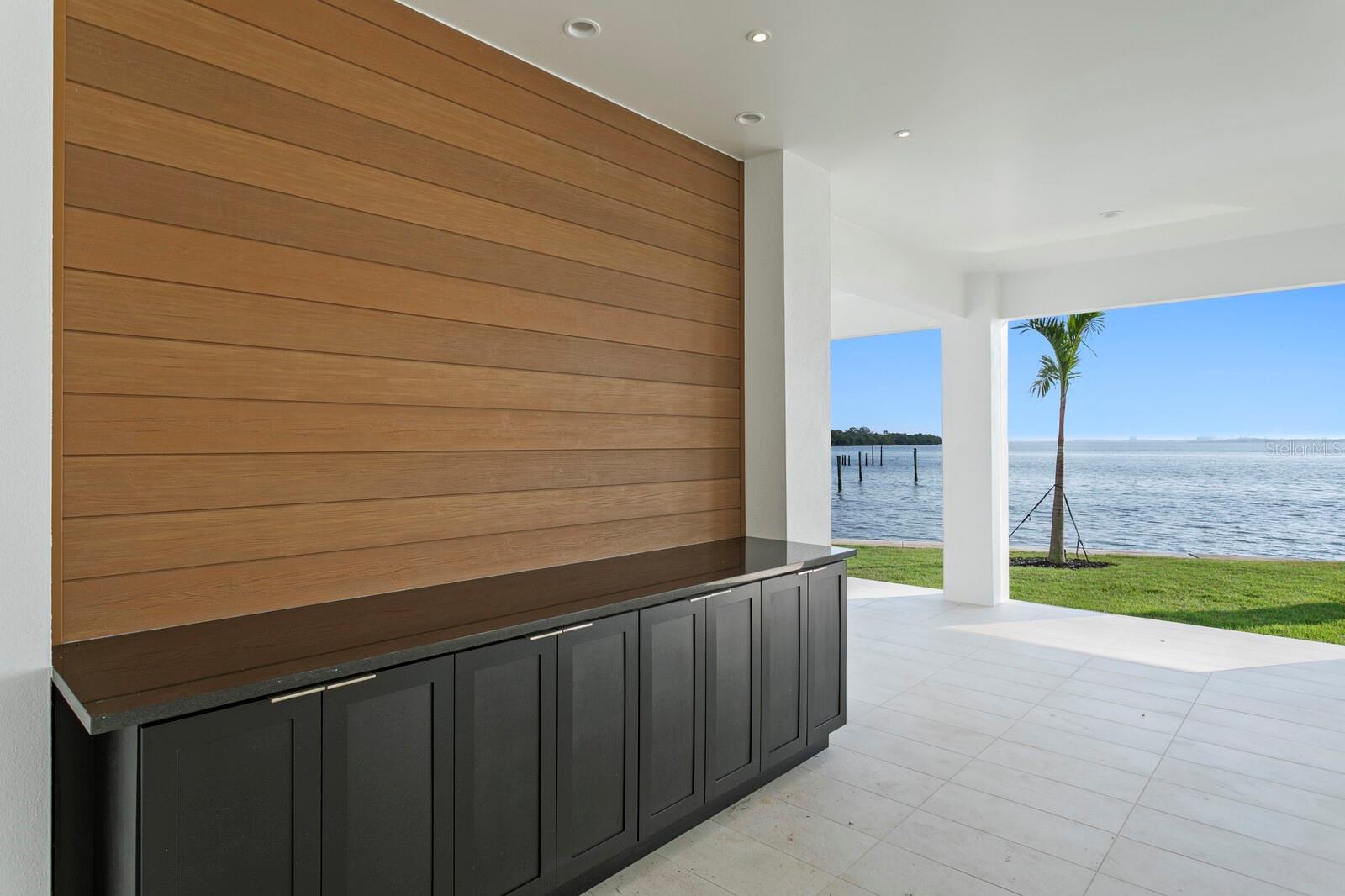 2087 MICHIGAN Ave ST PETERSBURG, FL 33703