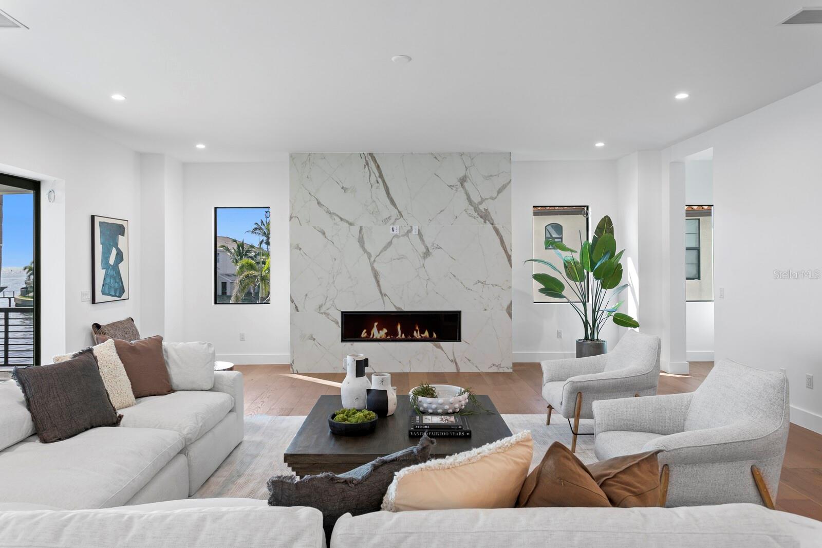 2087 MICHIGAN Ave ST PETERSBURG, FL 33703