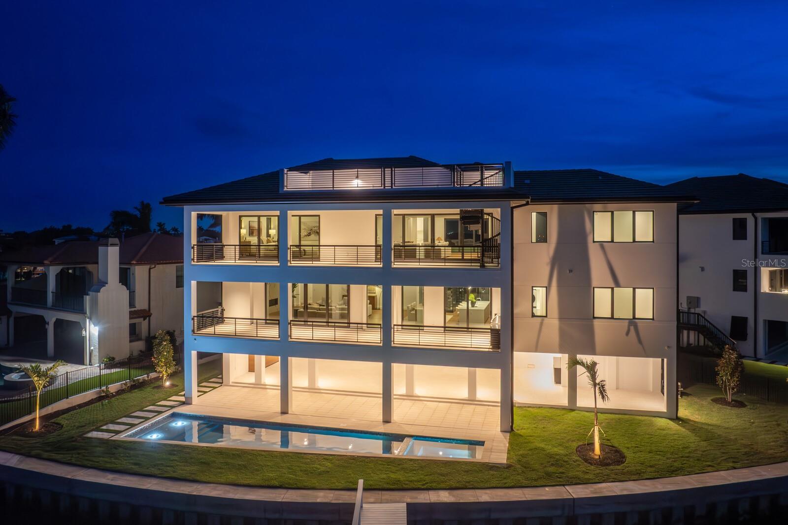 2087 MICHIGAN Ave ST PETERSBURG, FL 33703